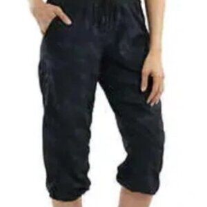 SPYDER Active Women’s Black Gray Camo Capris, Size LARGE – New/Tags